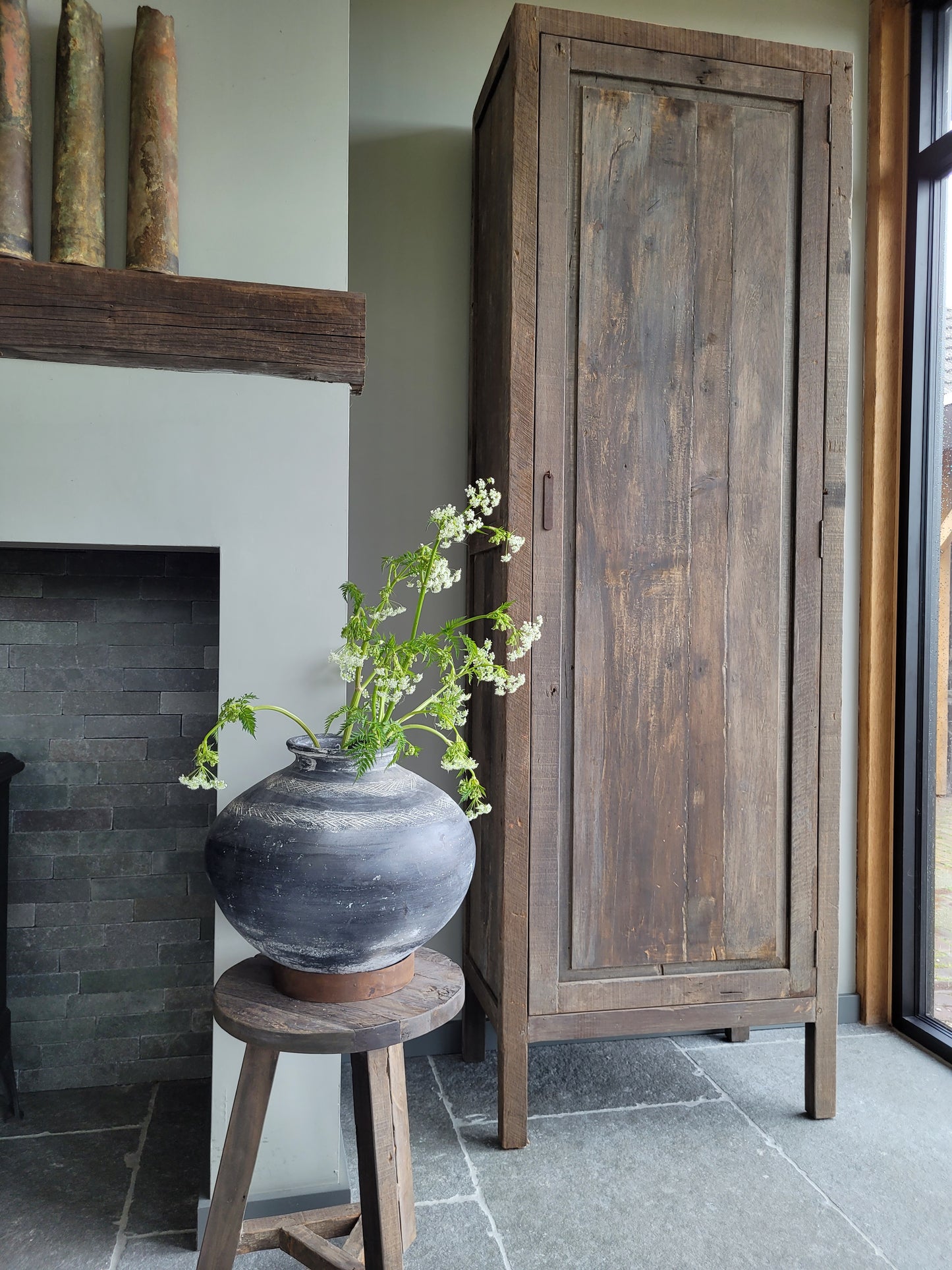 Hoge eendeurs kast oud hout driftwood sober