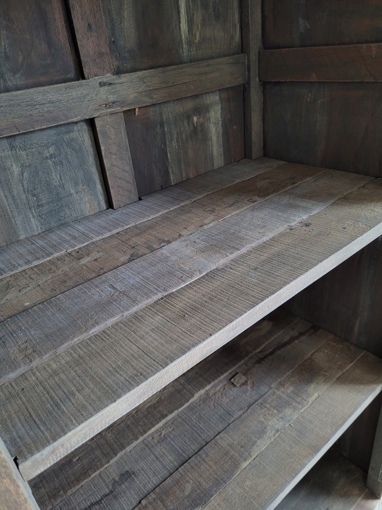 Hoge eendeurs kast oud hout driftwood sober