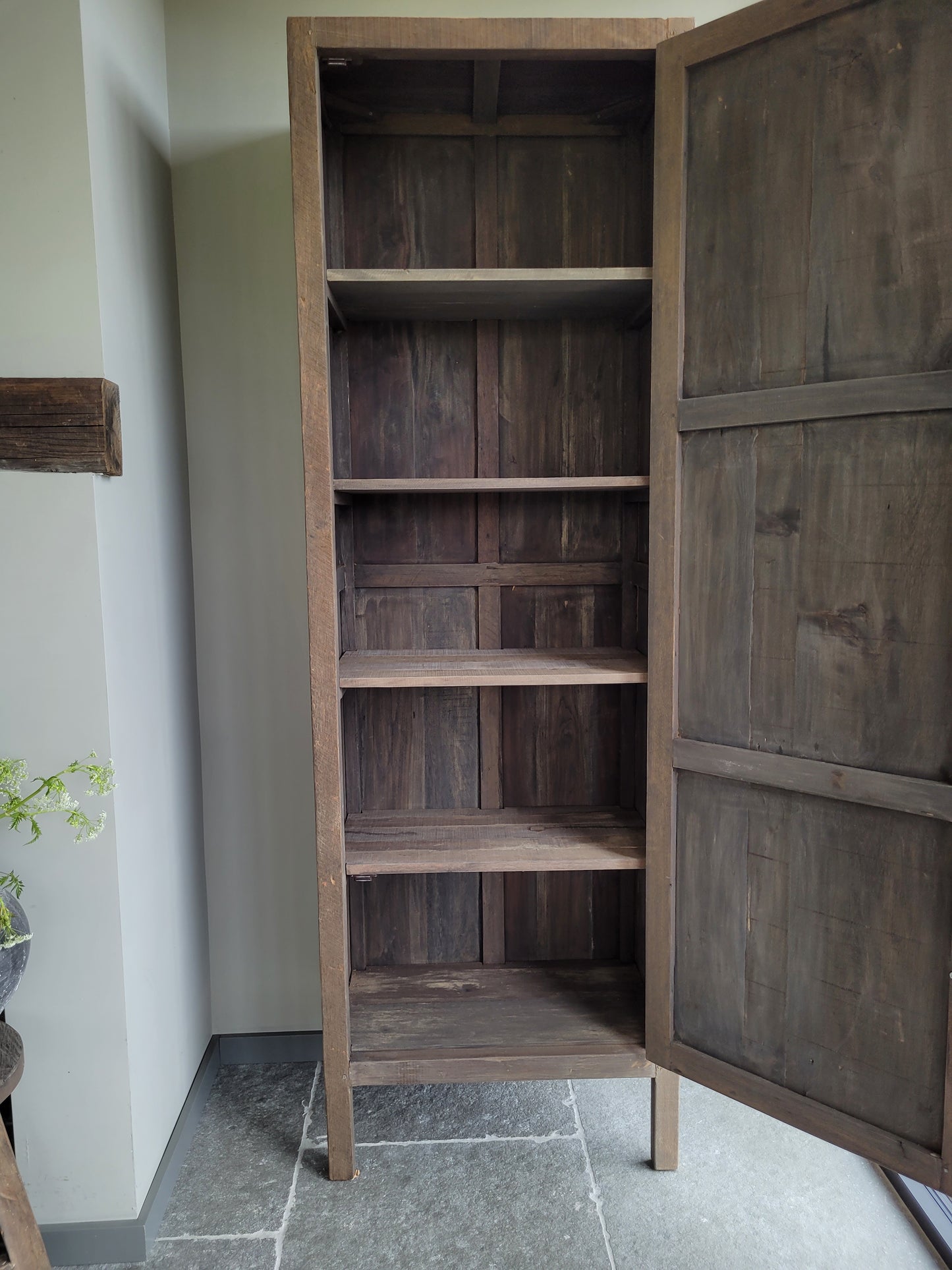 Hoge eendeurs kast oud hout driftwood sober