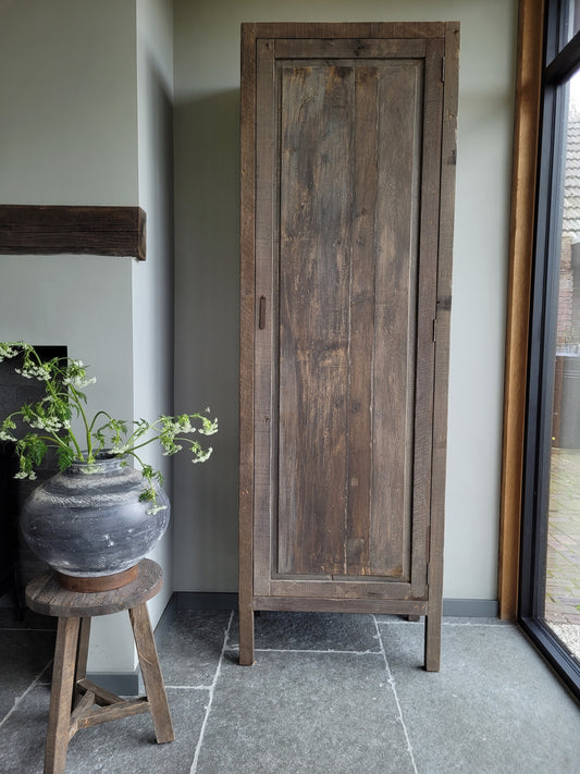 Hoge eendeurs kast oud hout driftwood sober