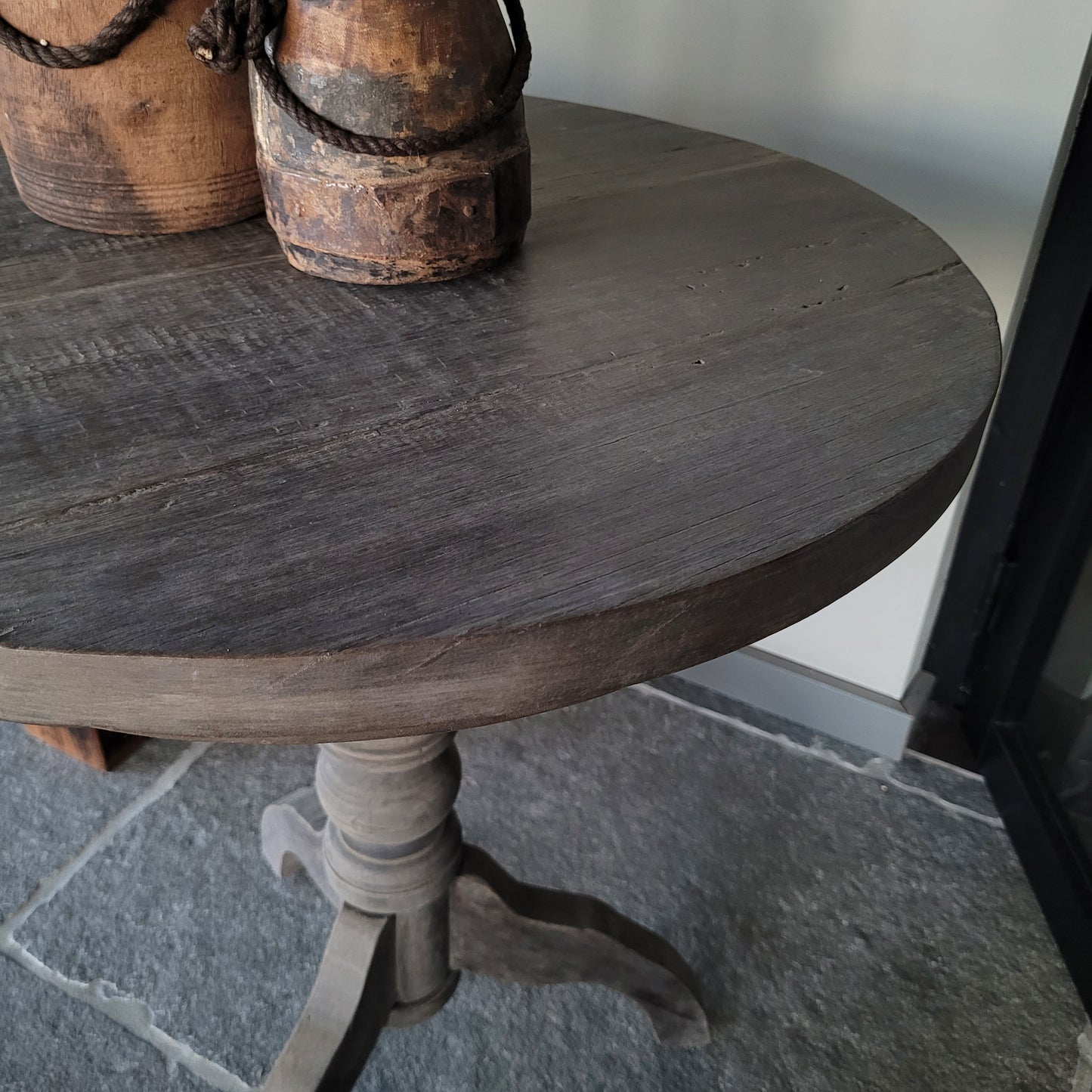 Wijntafel sober vergrijsd hout (bestelbaar)