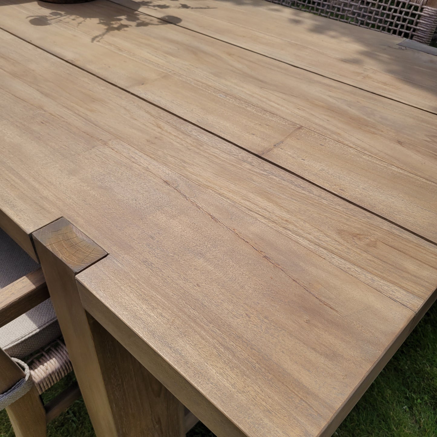 Buiten leven houten tuintafel landelijk