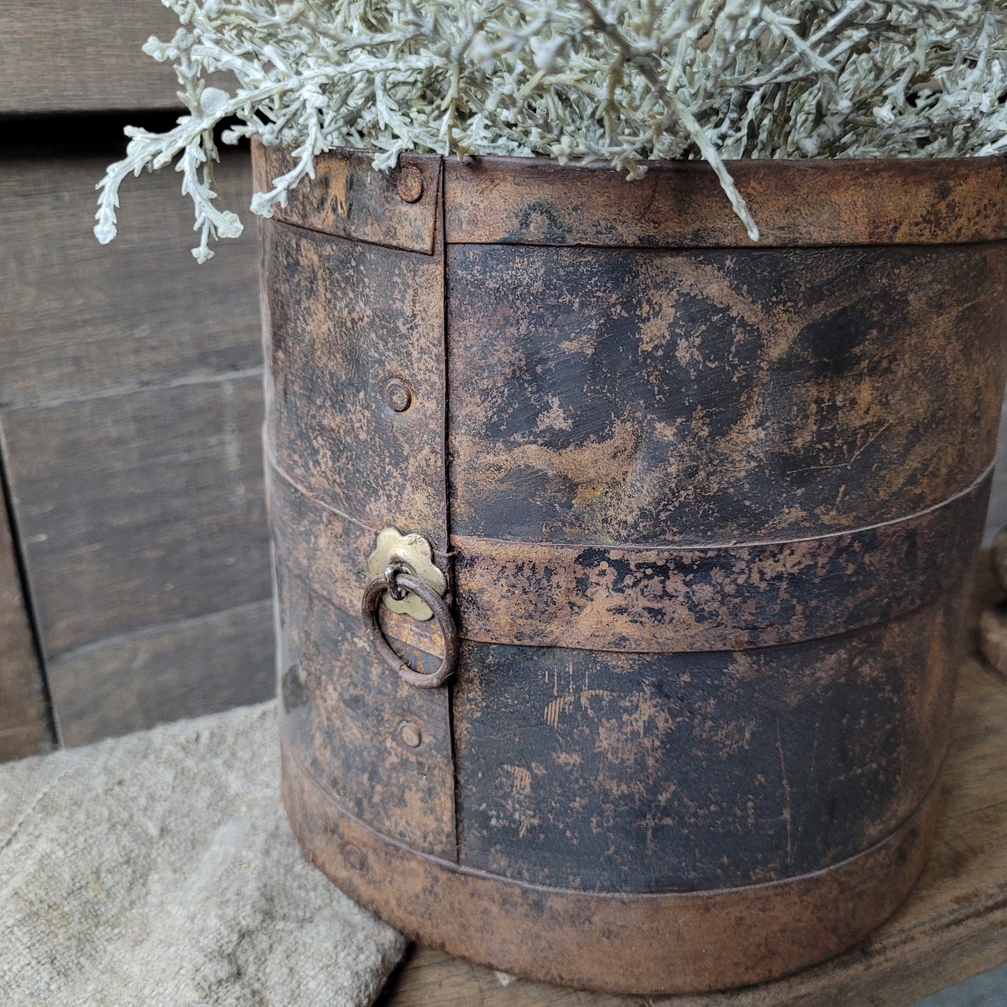 Metalen pot roestig