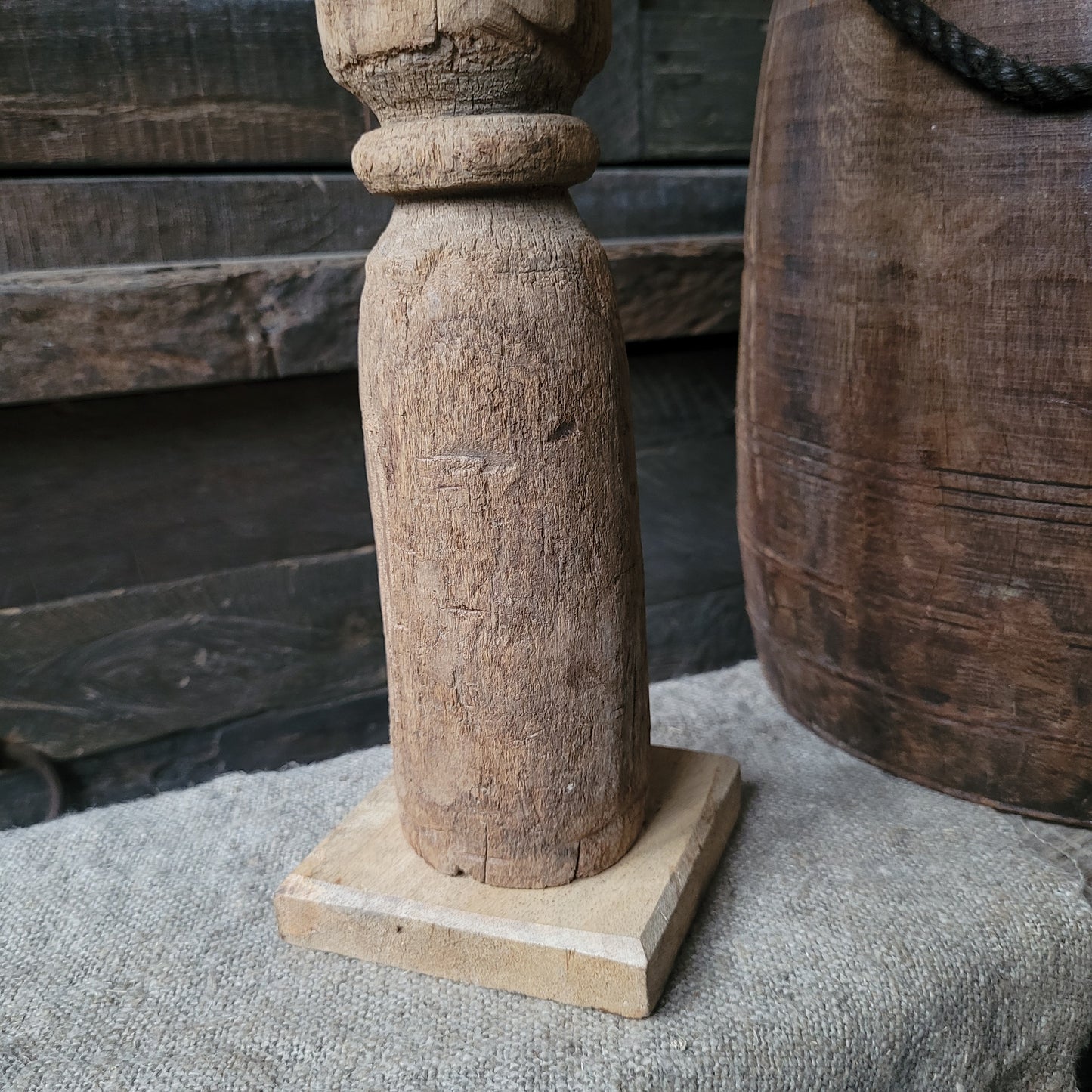 Oud houten kandelaar