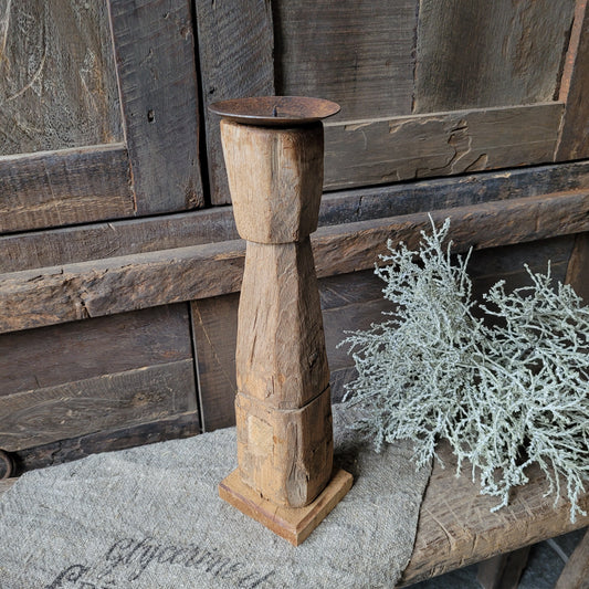 Oud houten kandelaar