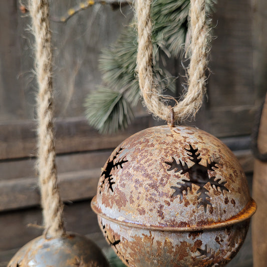 Kerstbal sneeuwvlok roest aan touw M