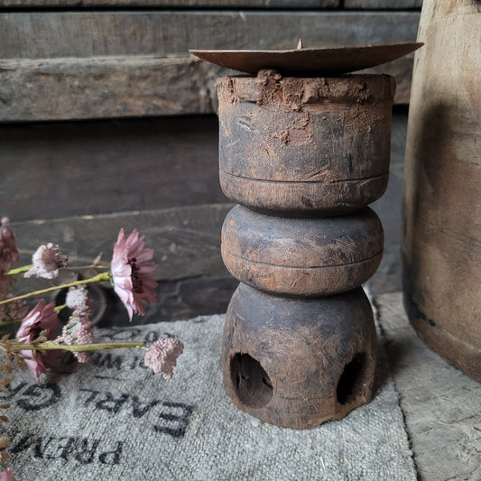 Oud houten kandelaar