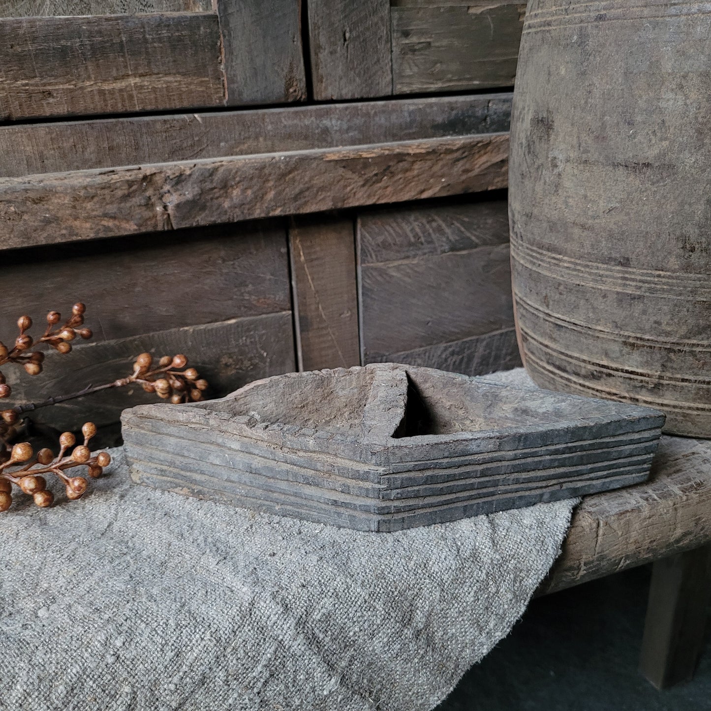 Oud houten kruidenbakje