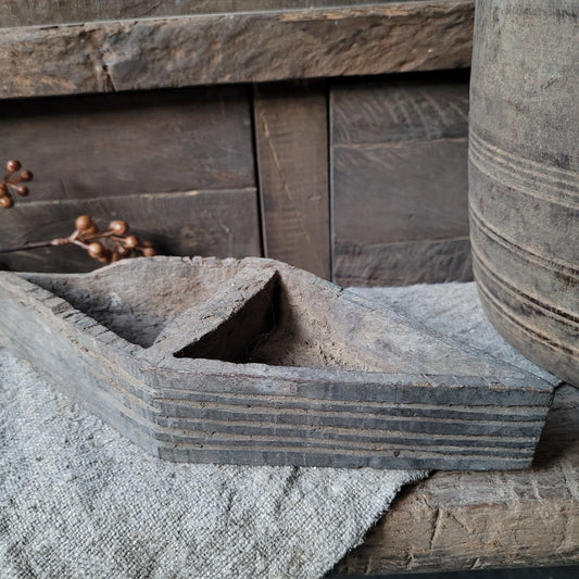 Oud houten kruidenbakje