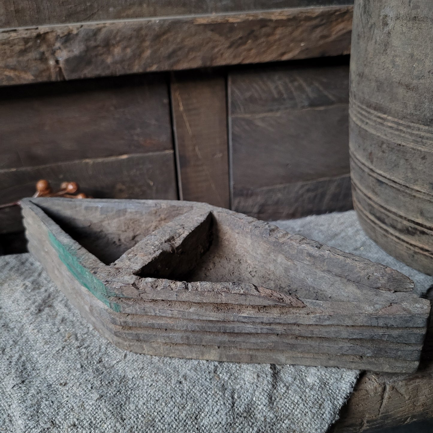 Oud houten kruidenbakje