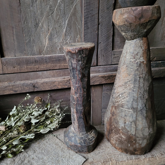 Uniek oud houten kandelaar | ornament (links)