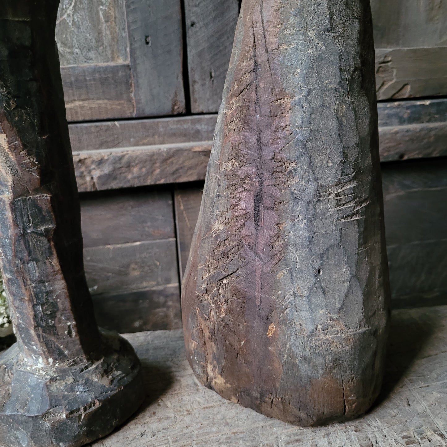 Uniek oud houten kandelaar | ornament (rechts)
