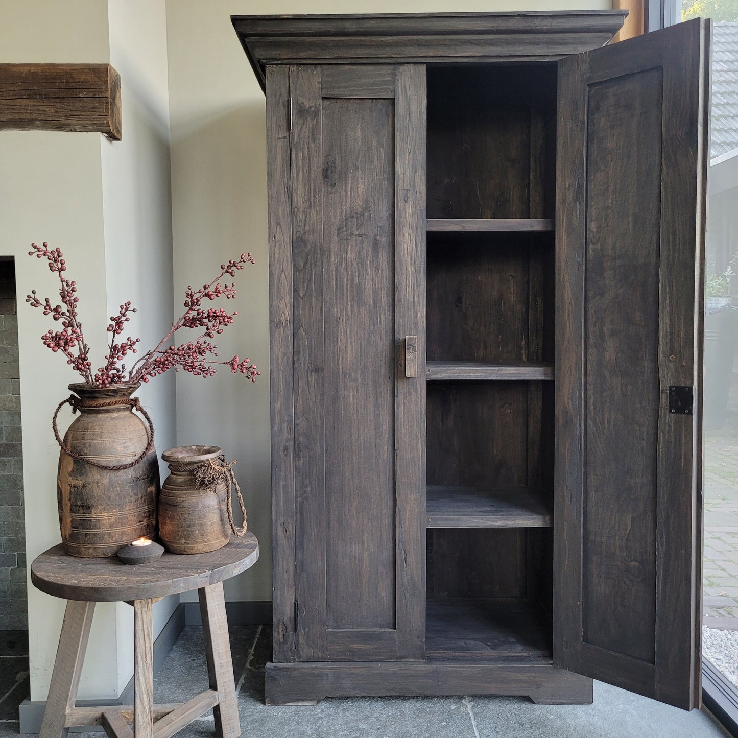 Tweedeurs kast Vintage sober vergrijsd