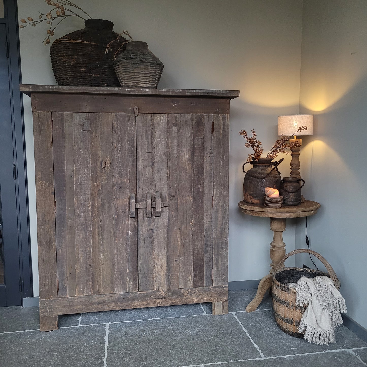 Meidenkast schuifslot | tv kast oud hout driftwood