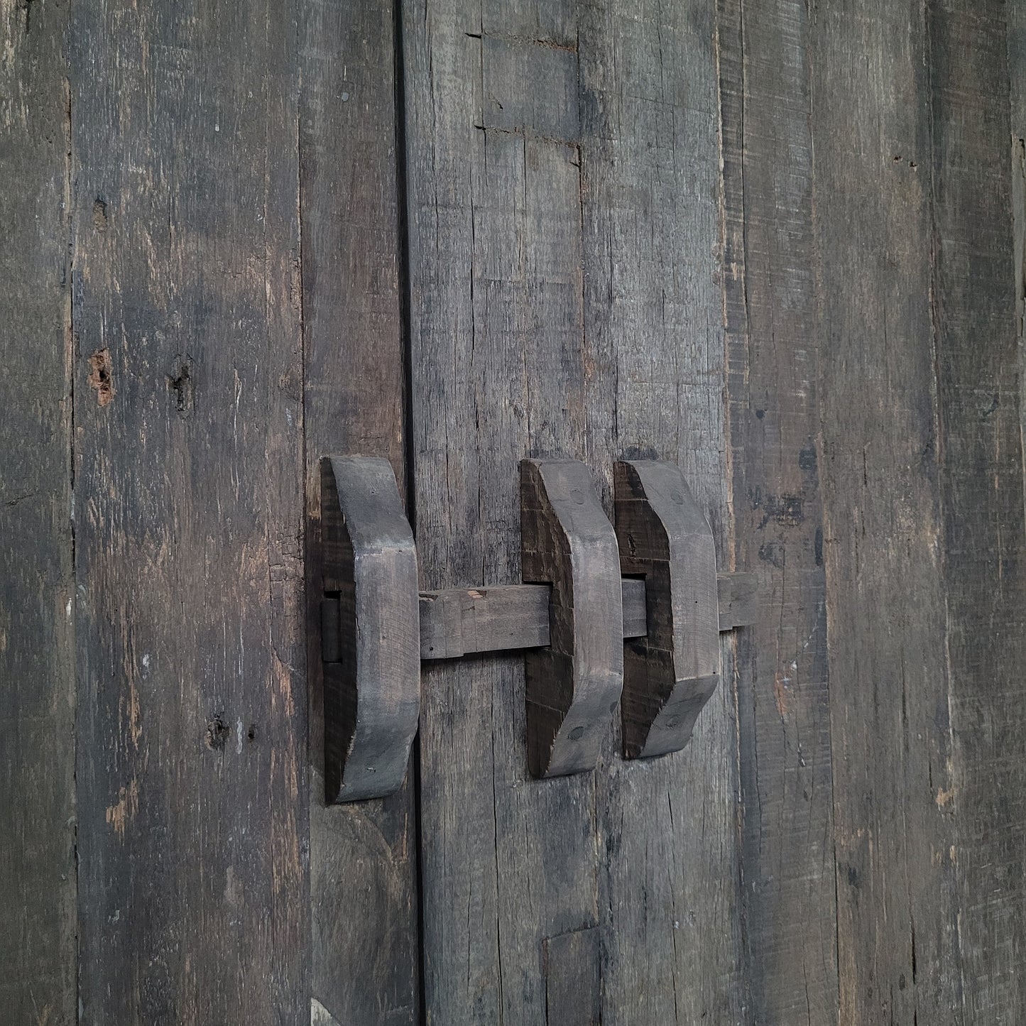 Meidenkast schuifslot | tv kast oud hout driftwood