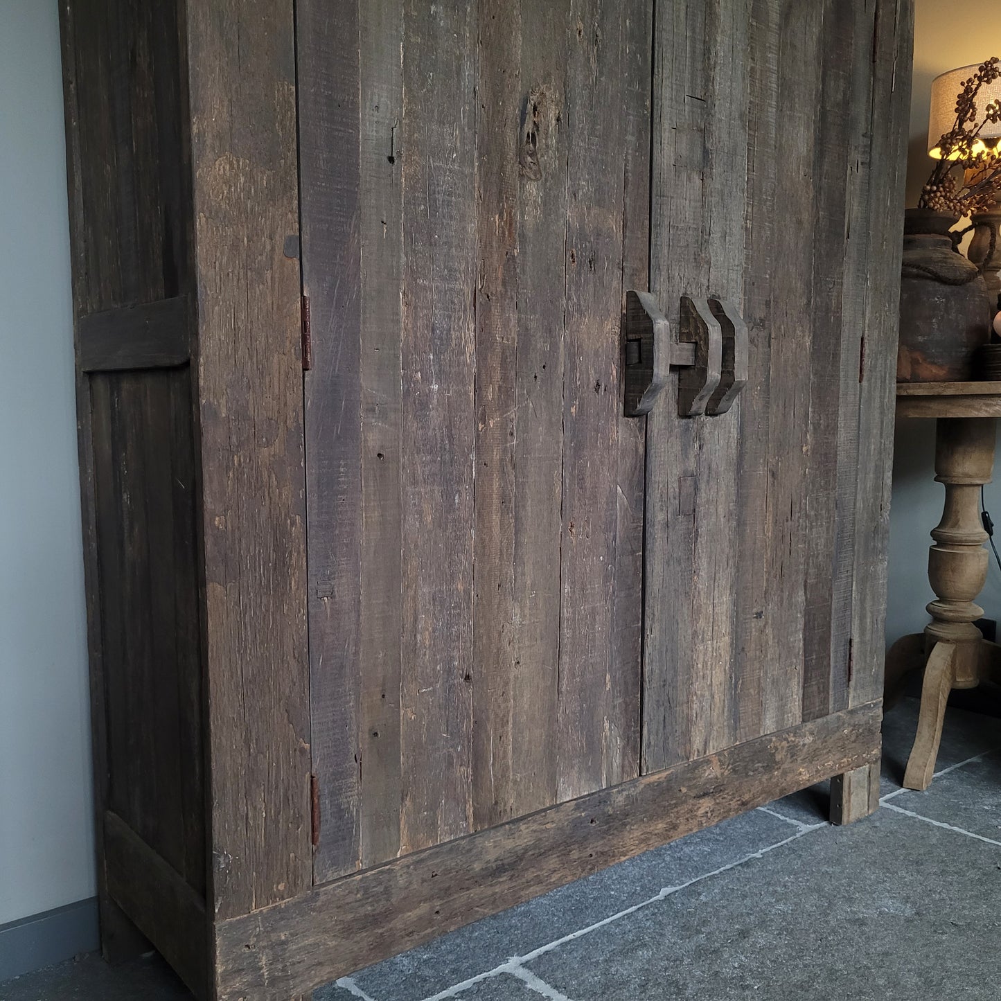 Meidenkast schuifslot | tv kast oud hout driftwood