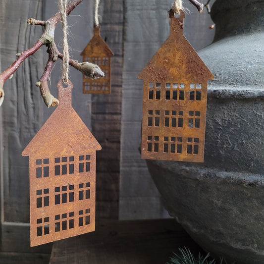 Huisje hanger aan touw roest S
