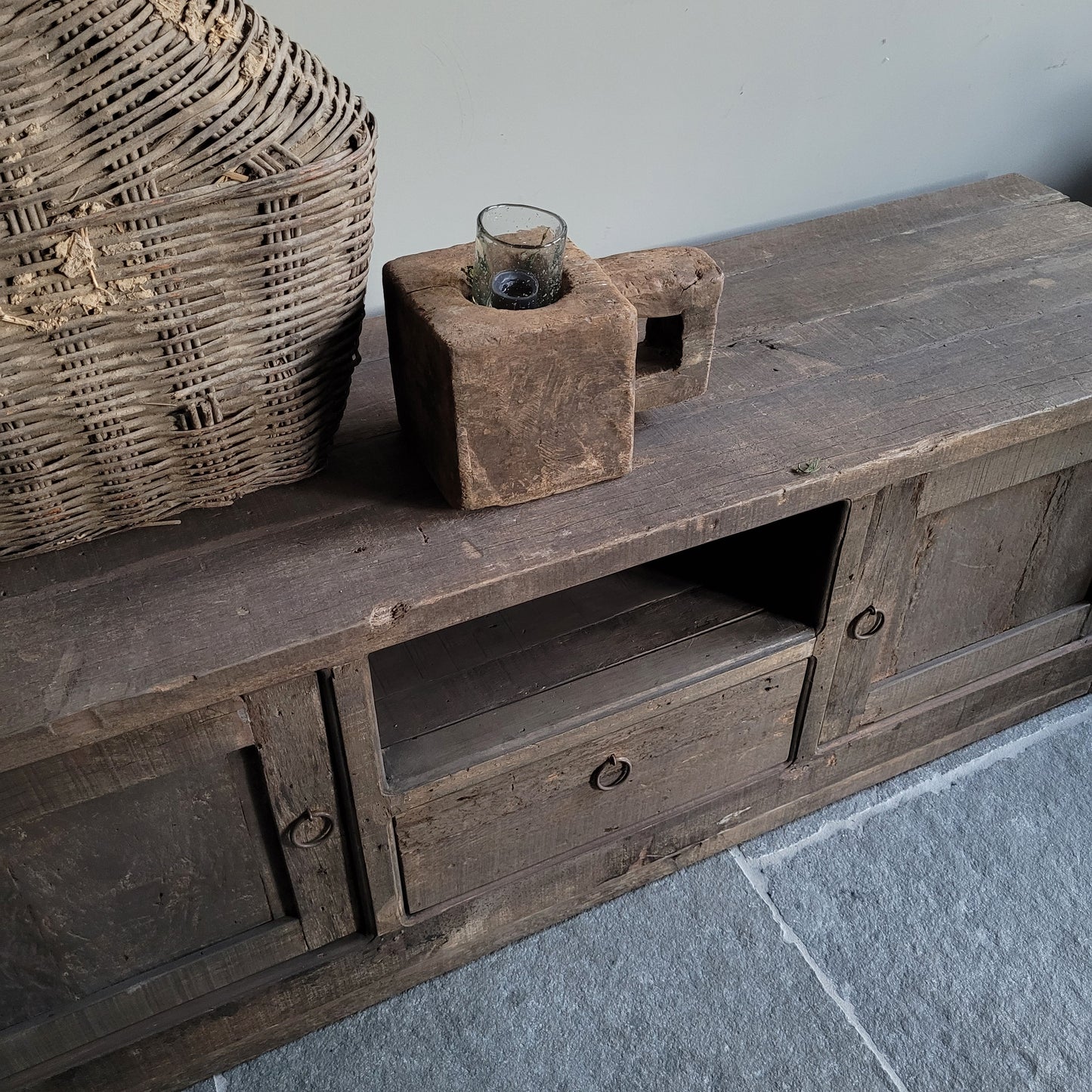 Tv meubel | dressoir oud hout driftwood paneeldeurtjes