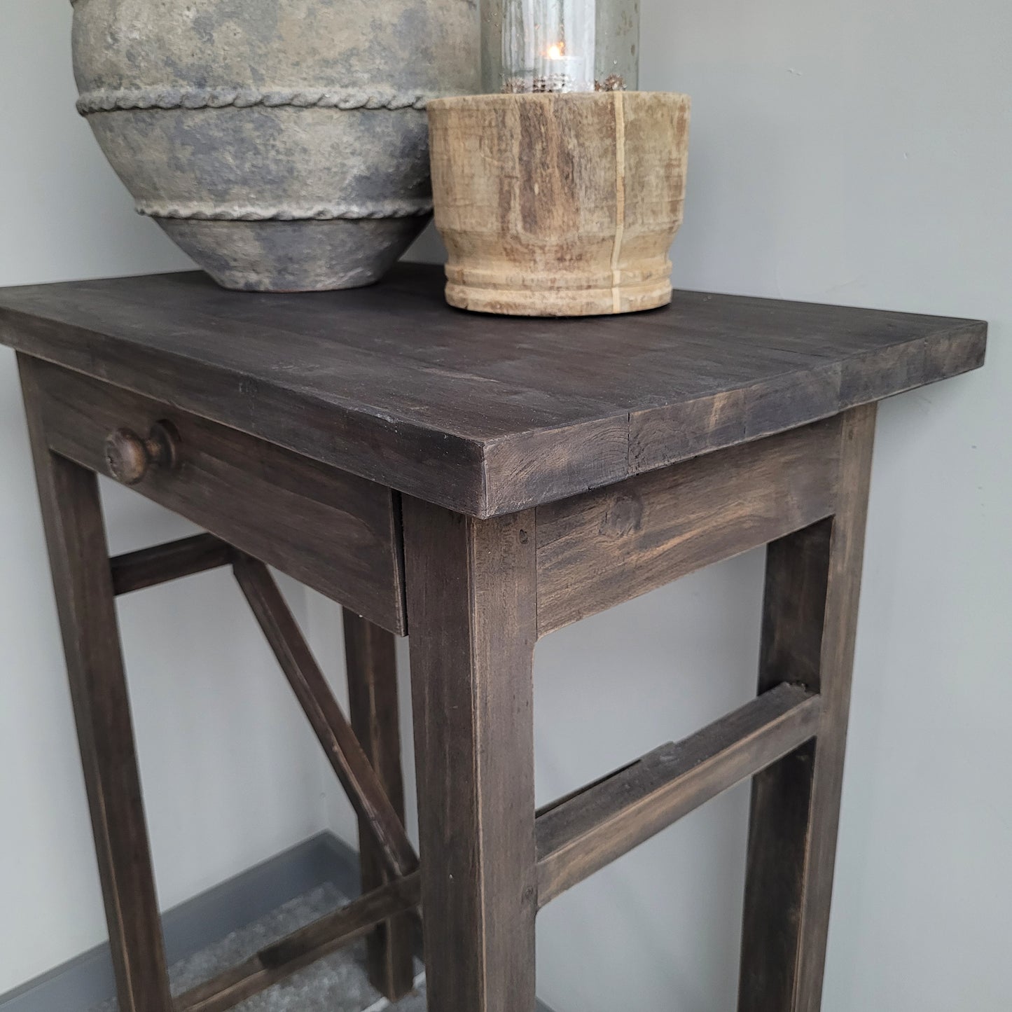 Sidetable Vintage sober vergrijsd