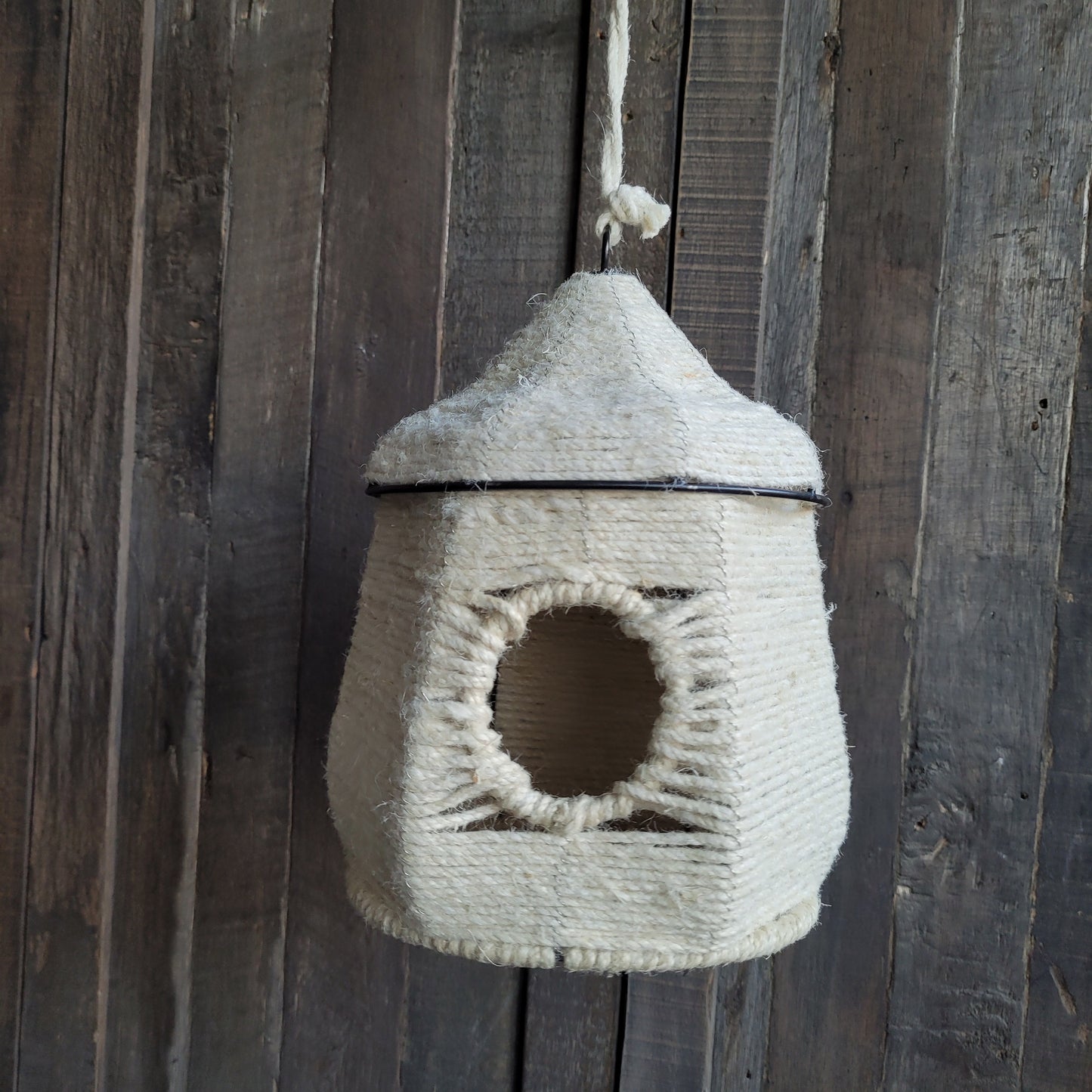 Decoratief vogelhuisje aan touw