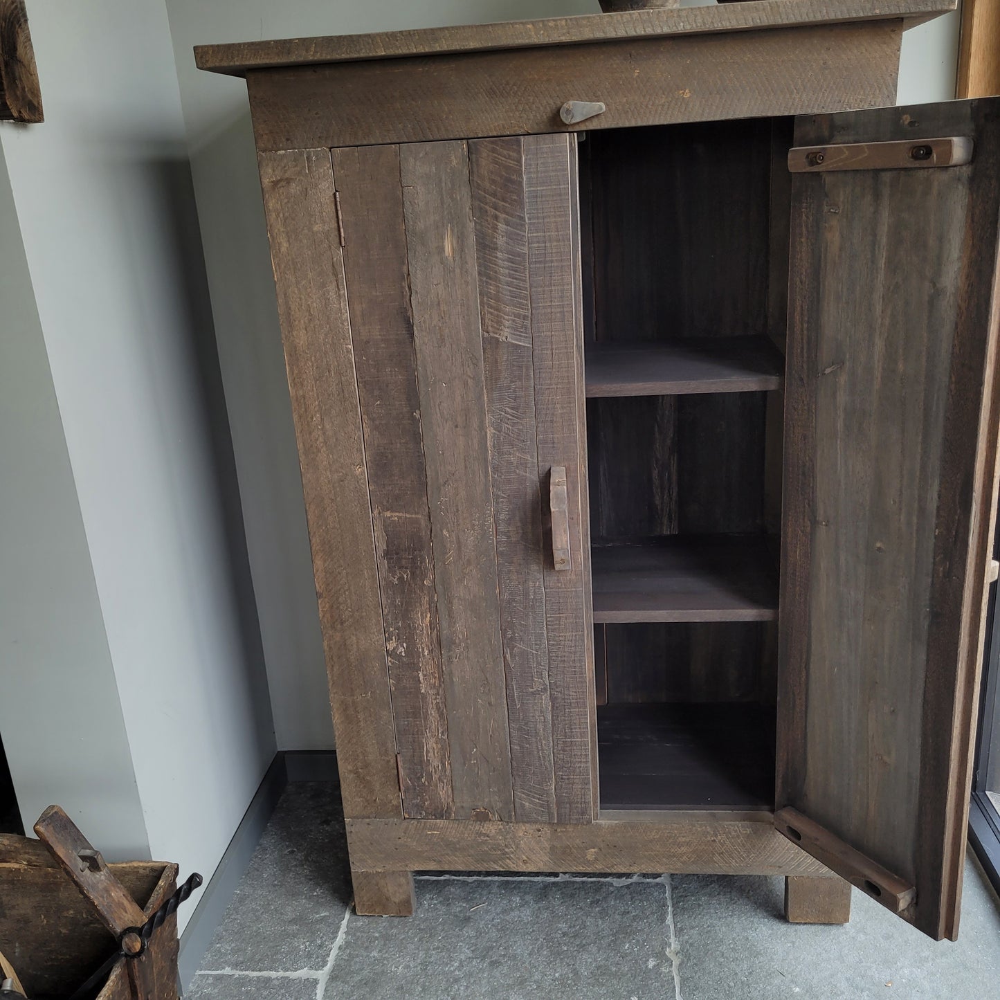 Meidenkast schuifslot | oud hout driftwood