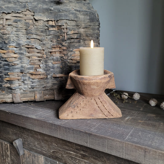 Oud houten graanverdeler kandelaar nr. 1