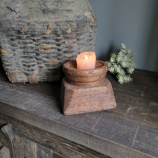 Houten poer kandelaar