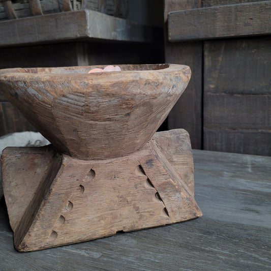 Oud houten graanverdeler kandelaar nr. 2