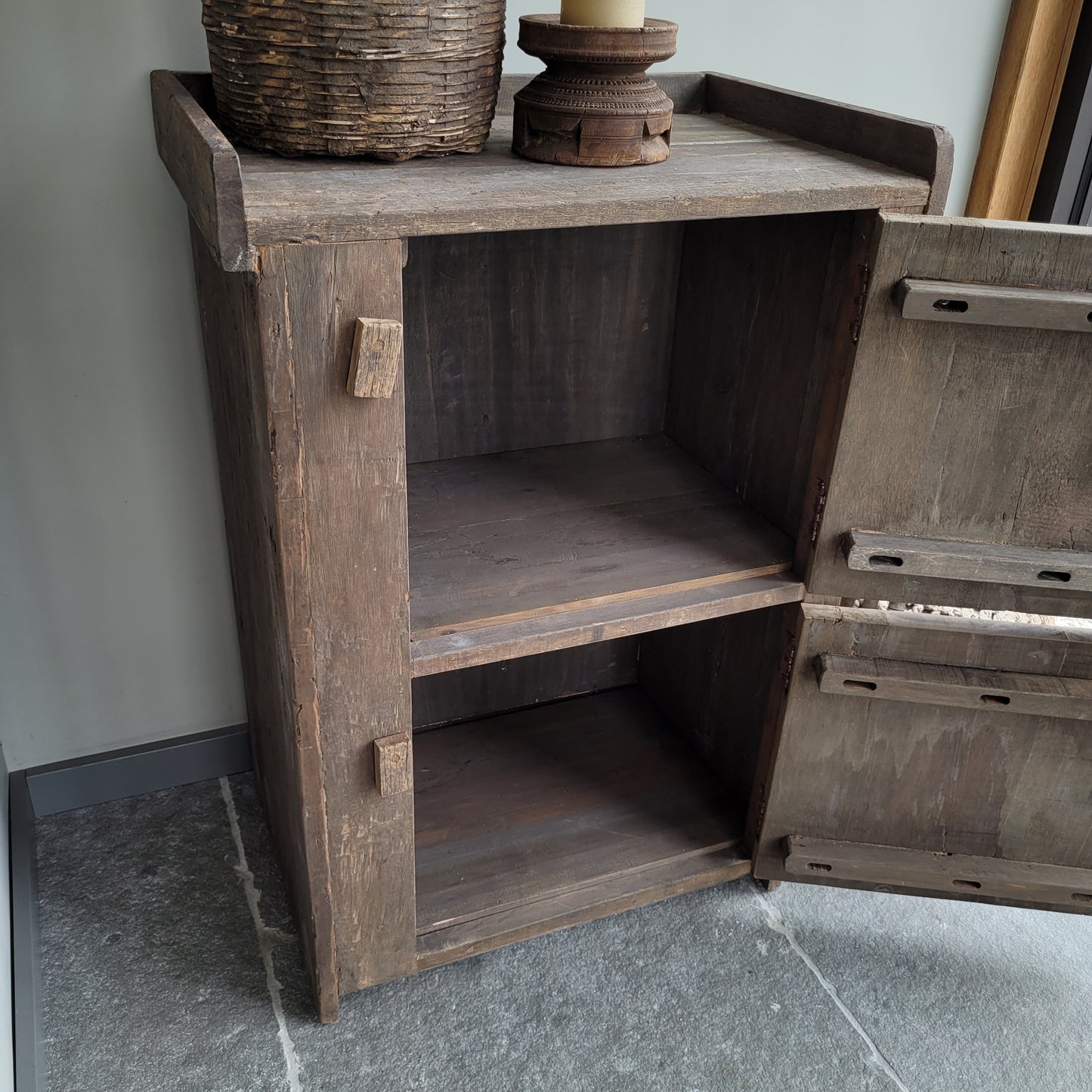 Kastje 2-deurs oud hout driftwood