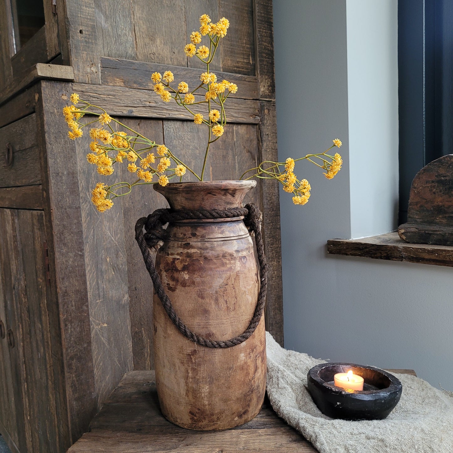 Oud houten nepalese kruik nr. 22