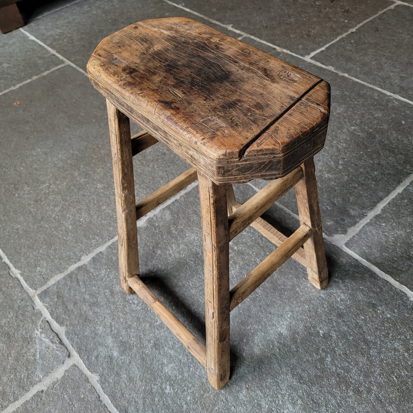 Uniek oud houten Chinese kruk nr. 7