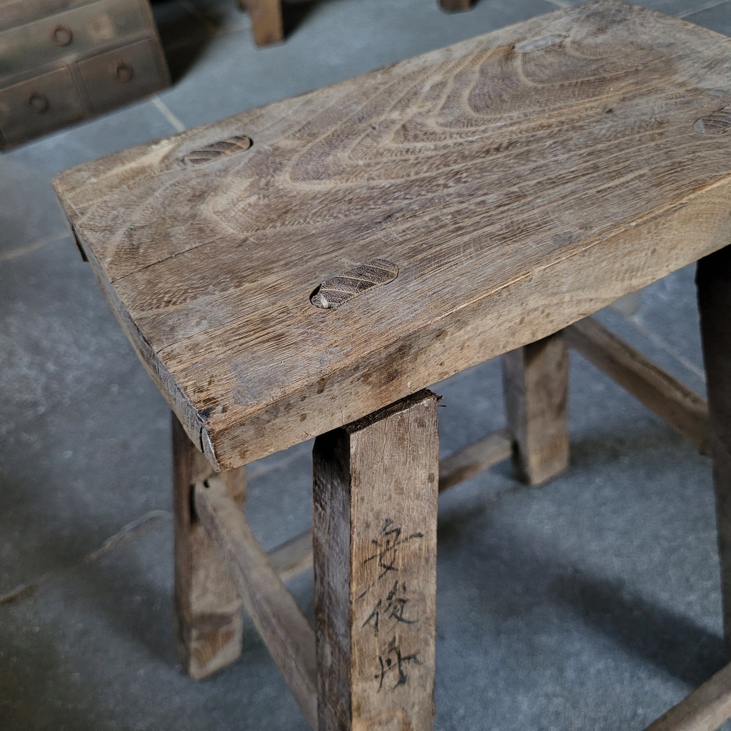 Uniek oud houten Chinese kruk