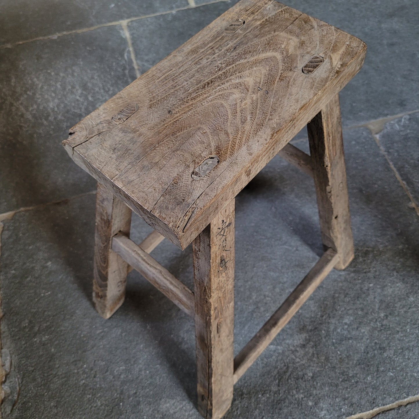 Uniek oud houten Chinese kruk