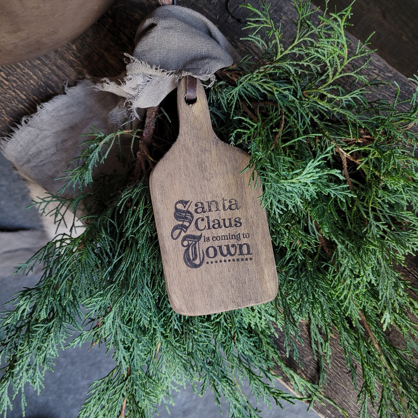 Houten plankje met lint 'Santa Claus'