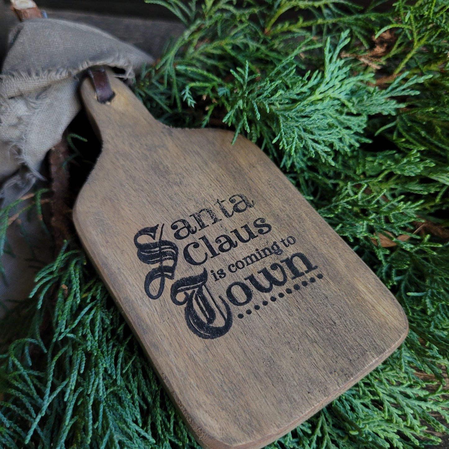 Houten plankje met lint 'Santa Claus'