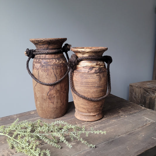 Oud houten nepalese kruik nr. 60 (rechts)