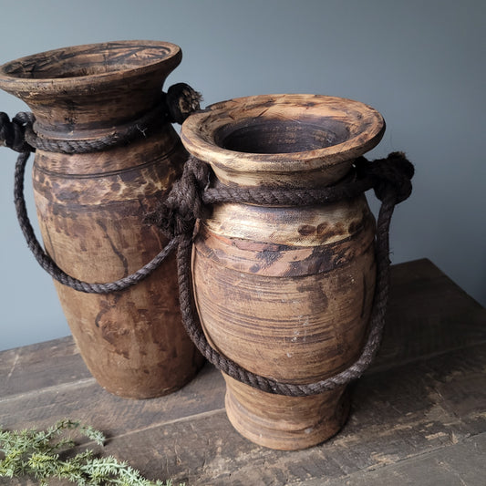 Oud houten nepalese kruik nr. 60 (rechts)