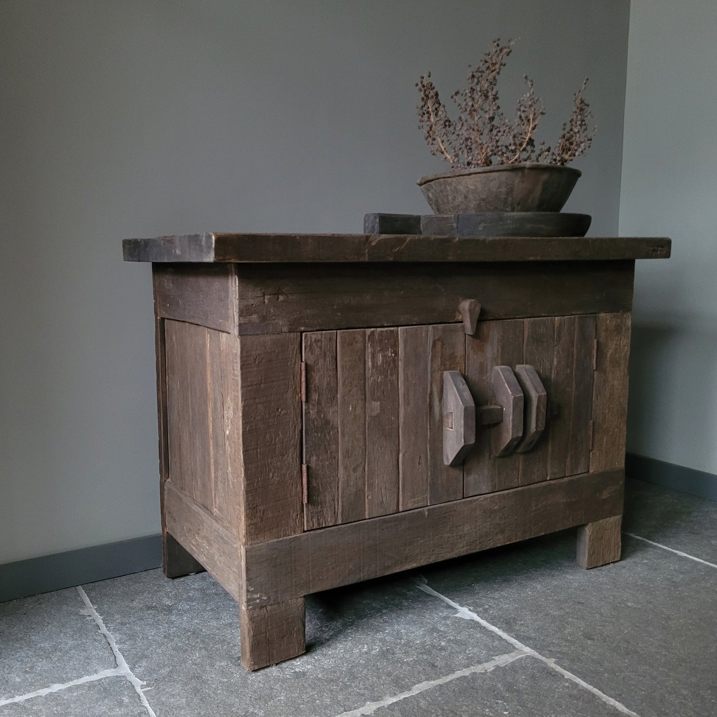 Tv meubel | kastje oud hout driftwood schuifslot