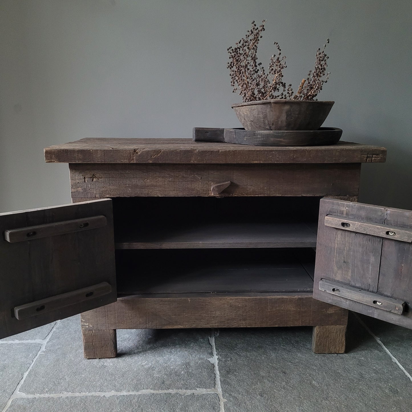 Tv meubel | kastje oud hout driftwood schuifslot