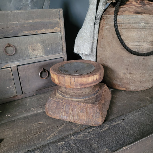 Uniek oud houten zaaikandelaar nr. 16