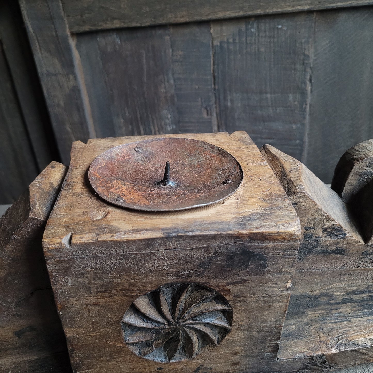 Uniek oud houten ornament