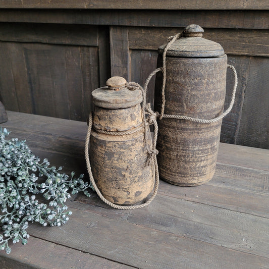 Uniek oud houten kruik met deksel nr. 9 (rechts)