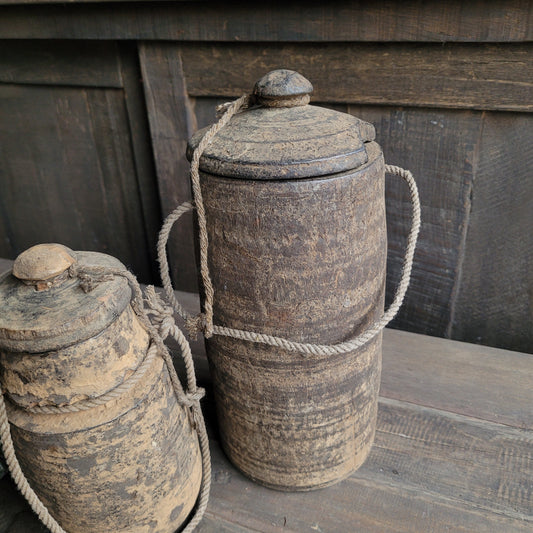 Uniek oud houten kruik met deksel nr. 9 (rechts)