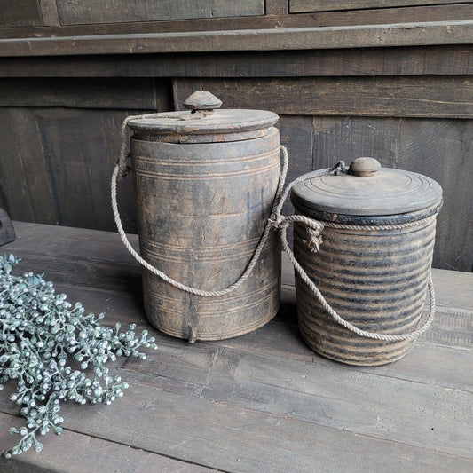 Uniek oud houten kruik met deksel nr. 11 (links)