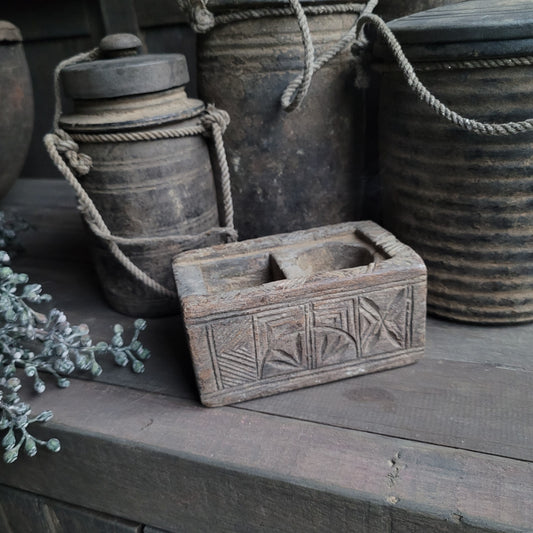 Uniek oud houten bakje