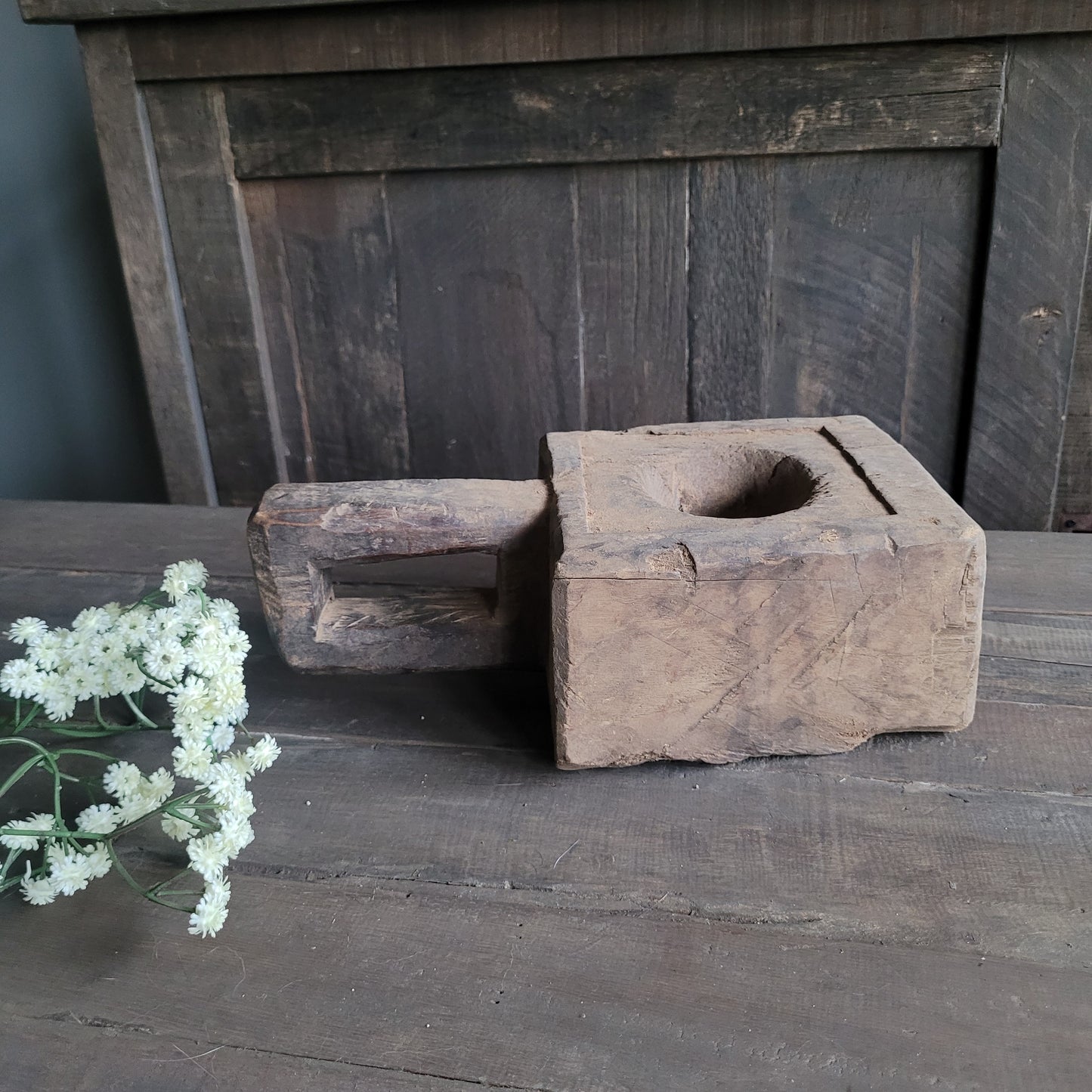 Uniek oud houten vijzel met handvat