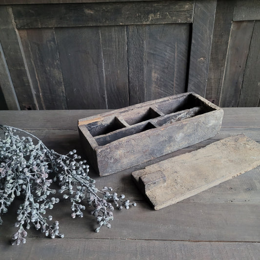 Uniek oud houten vakken bakje met deksel