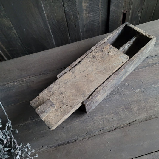 Uniek oud houten vakken bakje met deksel