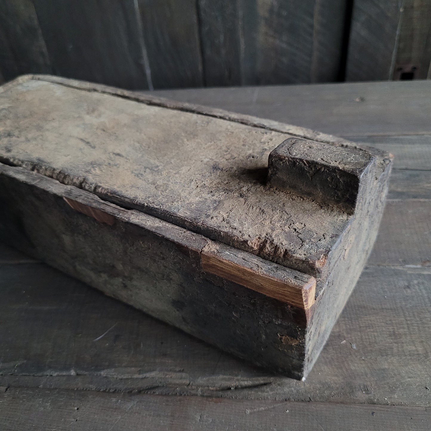 Uniek oud houten vakken bakje met deksel