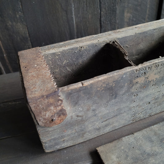 Uniek oud houten vakken bakje met deksel